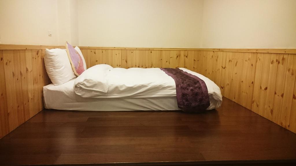 Sun Moon Lake Crystal B&B Nantou Bagian luar foto